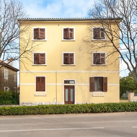 Apartment Roze ロヴィニ エクステリア 写真