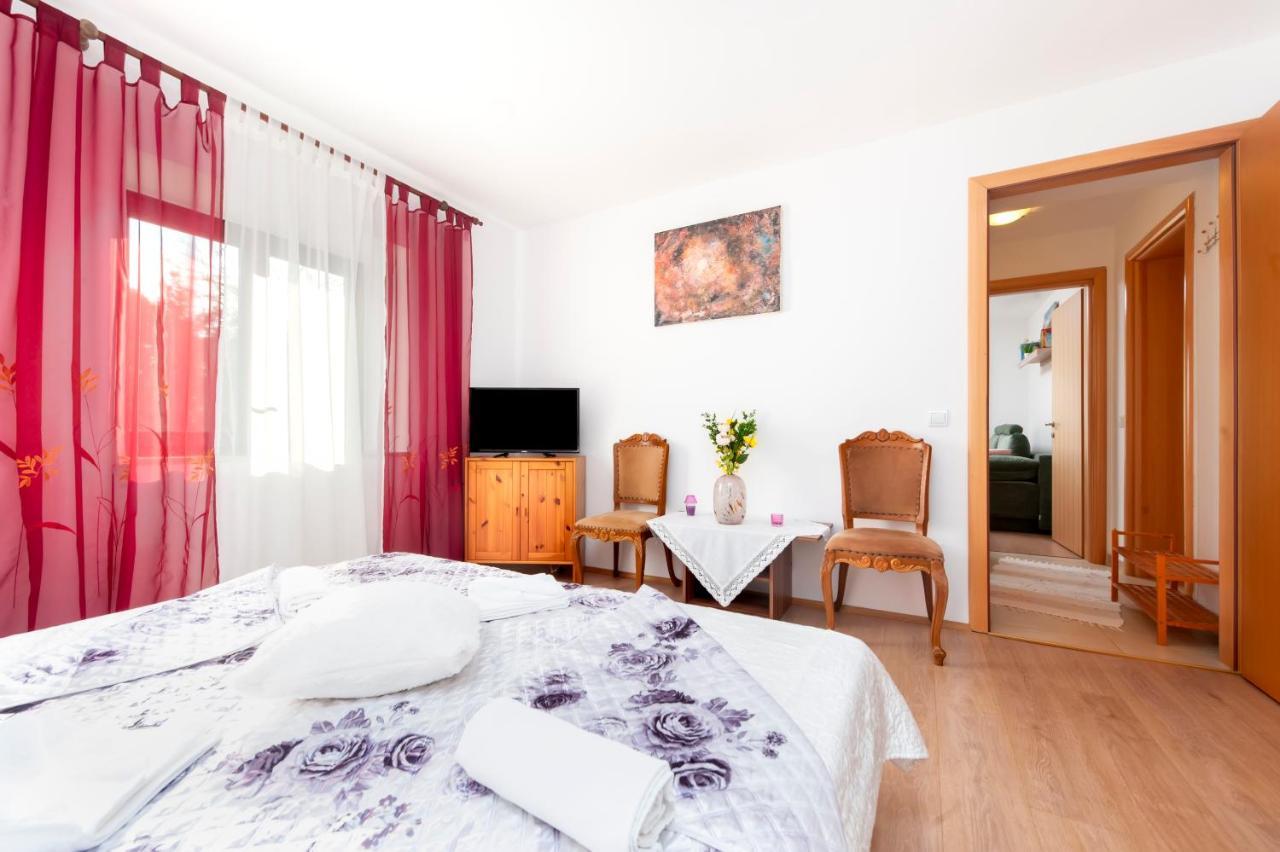 Apartment Roze ロヴィニ エクステリア 写真