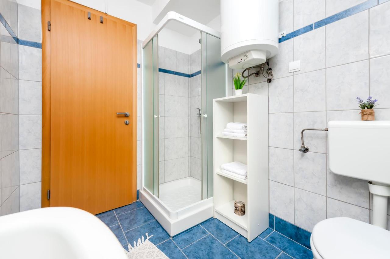 Apartment Roze ロヴィニ エクステリア 写真