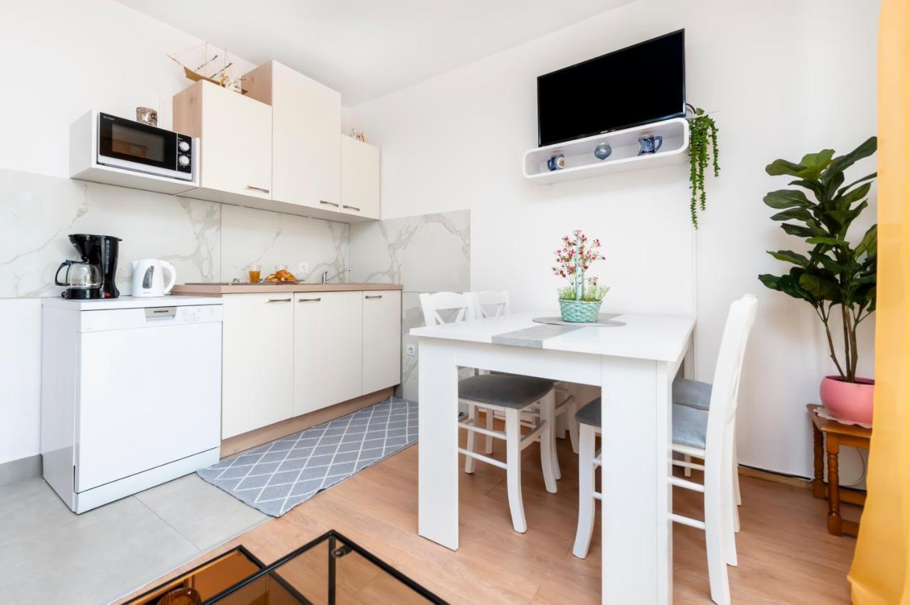 Apartment Roze ロヴィニ エクステリア 写真